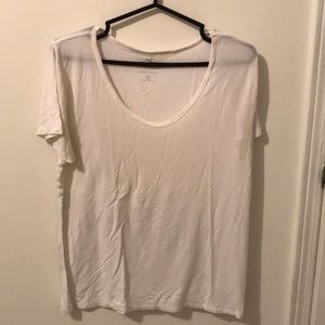white hollister t-shirt